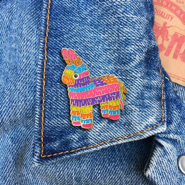 Caballito Piñata Pin