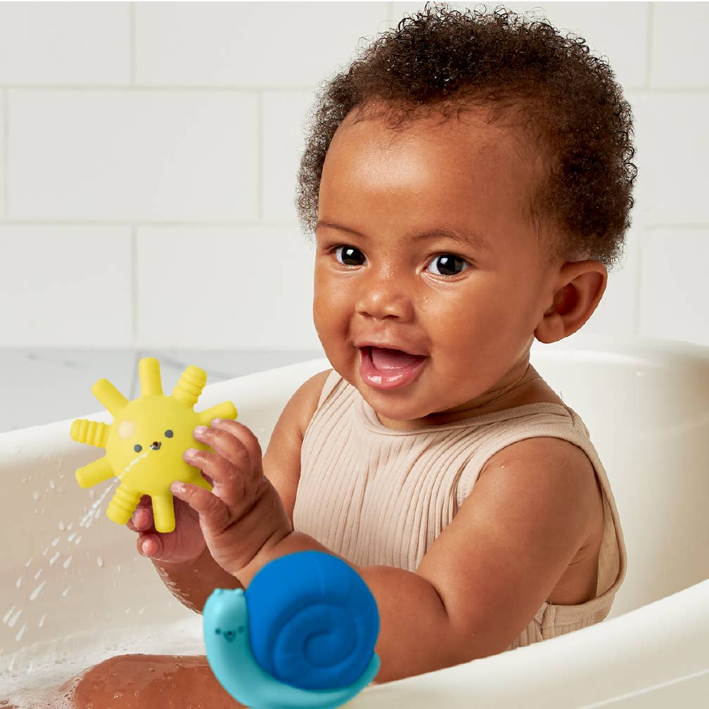 Itzy Splash Gift Set™ Soft Bath + Water Toys