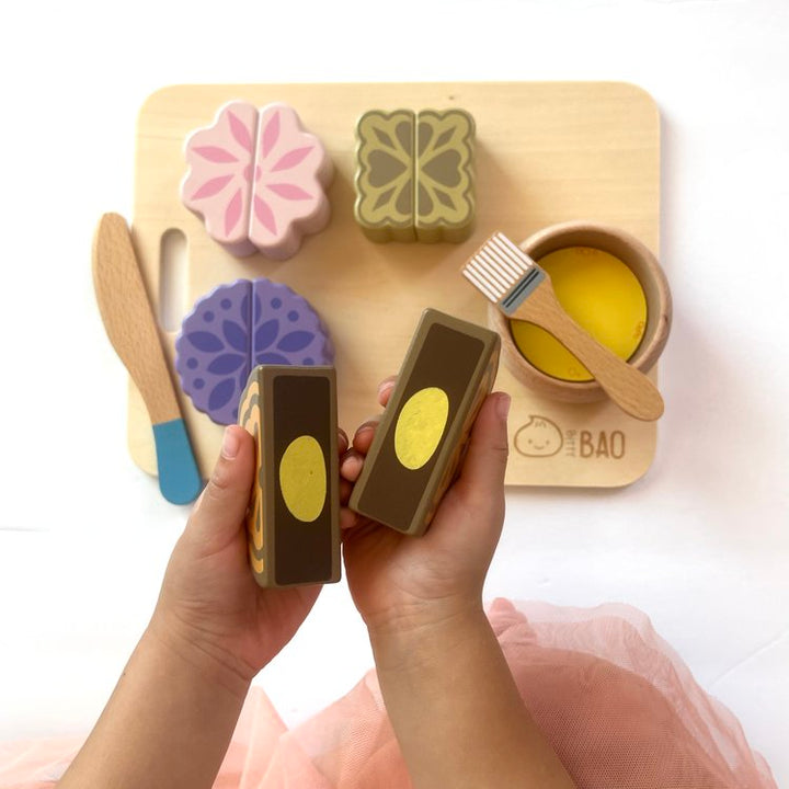 WOODEN MOONCAKE TOY SET